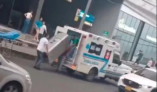 Usuarios en TikTok quedaron sorprendidos al ver que una refrigeradora era transportada en una ambulancia.