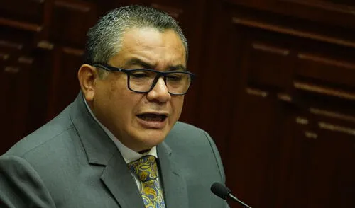 Se va. El Congreso le bajó el dedo a Juan José Santiváñez, uno de los alfiles de Dina Boluarte.