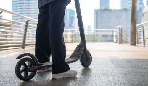 Debido a fallos en el mecanismo de plegado, la empresa retira del mercado 220.000 patinetas eléctricas en Estados Unidos. Foto: difusión. Debido a fallos en el mecanismo de plegado, la empresa retira del mercado 220.000 patinetas eléctricas en Estados Unidos. Foto: difusión.