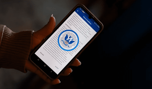 La aplicación CBP Home ahora ha sido adaptada para permitir que los migrantes gestionen su autodeportación. Foto: EFE