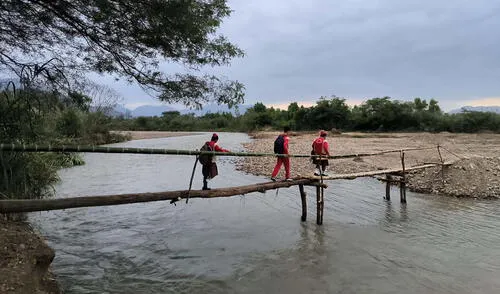 Padres señalan que desde hace décadas piden un puente a autoridades. Foto: Difusión. Padres señalan que desde hace décadas piden un puente a autoridades. Foto: Difusión.