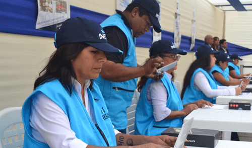 Los postulantes deben registrarse en el portal del Instituto Nacional de Estadística e Informática. Foto: composición LR/Andina Los postulantes deben registrarse en el portal del Instituto Nacional de Estadística e Informática.