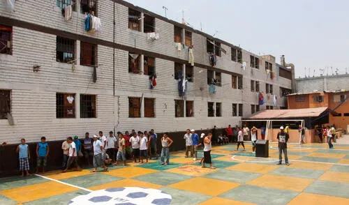 Se encuentran recluidos 5.188 internos extranjeros, divididos en 4.840 varones y 348 mujeres.