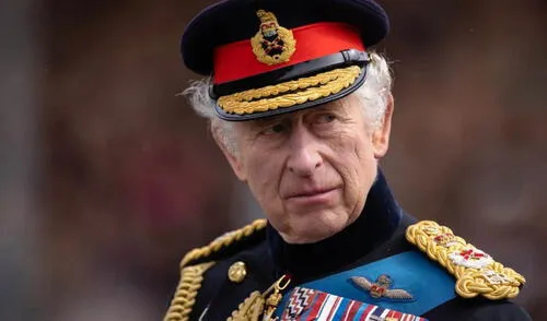 Rey Carlos III canceló sus compromisos por efectos secundarios de su tratamiento.