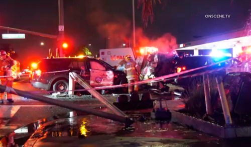 Patrullas del alguacil del Condado de Orange en la escena de un accidente nocturno en Stanton, California. Foto: ABC7