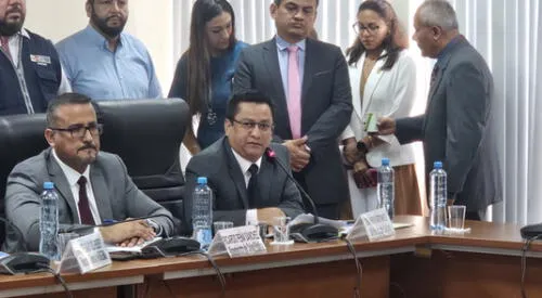 Ministro de Salud despidió públicamente a la nueva jefa de Digemid. Foto: La República Ministro de Salud despidió públicamente a la nueva jefa de Digemid.