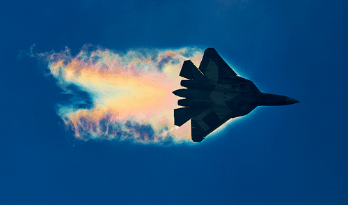 El Su-57 es reconocido como el único caza de quinta generación, fuera de Estados Unidos, con capacidad para operar en escenarios con sofisticados sistemas de defensa aérea. Foto: Wikimedia Commons/Rulexip. Su-57, el avión ruso que burla los sistemas de defensa de Estados Unidos con tecnología indetectable | Rusia