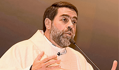 El dato. El sacerdote Jaime Baertl Gómez y Juan Carlos Len Álvarez son quienes, por encargo de Luis Figari, manejan los negocios del Sodalicio. El dato. El sacerdote Jaime Baertl Gómez y Juan Carlos Len Álvarez son quienes, por encargo de Luis Figari, manejan los negocios del Sodalicio