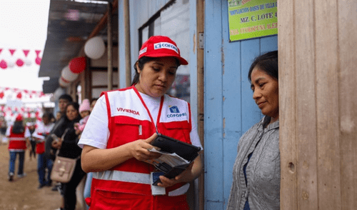 Cofopri gestiona la titulación en favor de los dueños de terrenos informales en Perú.