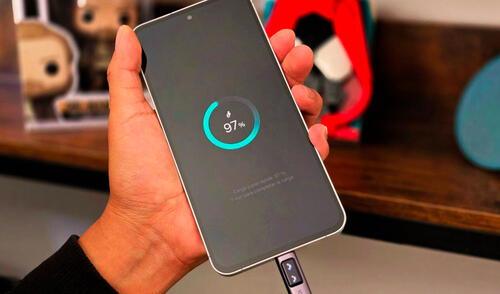 Lo ideal es cargar el celular hasta el 80%. Foto: Xataka