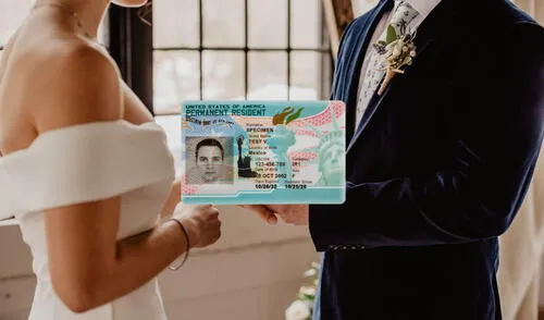 Obtener la residencia permanente en EE.UU. a través del matrimonio es un proceso legal común que requiere la presentación de formularios específicos ante el USCIS. Foto: Composición LR/ Freepik/ Green Card Obtener la residencia permanente en EE.UU. a través del matrimonio es un proceso legal común que requiere la presentación de formularios específicos ante el USCIS.