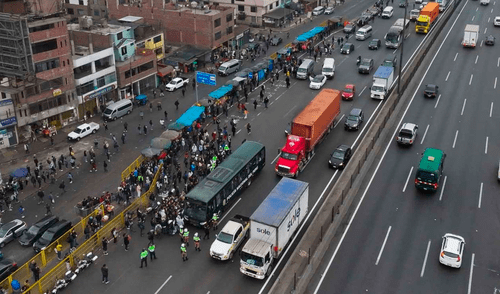 Transportistas exigen mayor seguridad tras ola de asesinatos. Foto: Chiclayo La Noticia Transportistas exigen mayor seguridad tras ola de asesinatos.