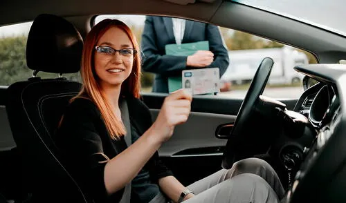 Miami se ofrece a ayudar a las personas que deseen obtener la licencia de conducir, la identificación o el ID. Foto: Clarín Licencia de conducir con ayuda de Miami - Estados Unidos