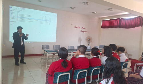 Esta actividad busca sensibilizar a los jóvenes y fomentar la formación de ciudadanos informados.