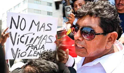 Transportistas acuerdan con la Comisión de Transporte del Congreso realizar una sesión extraordinaria el lunes 14 de abril. Foto: composición LR Transportistas protestan en exteriores del Congreso