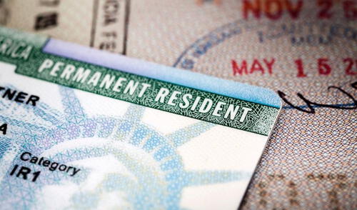Para obtener una green card a través de un empleo en Estados Unidos es necesario contar con el patrocinio de un empleador que esté dispuesto a respaldar la solicitud. Foto: CNN.
