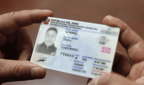 El DNI electrónico es un documento de identidad que permite realizar trámites y firmar documentos de manera digital.