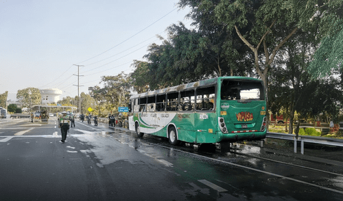 Bus 'Vipusa' se incendió tras explosión en SJM. Foto: Rutas de Lima