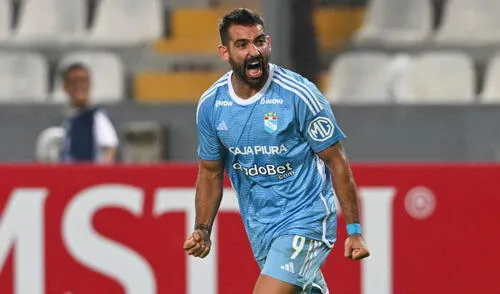 Martín Cauteruccio firmó su renovación con Sporting Cristal por toda la temporada 2025. Foto: AFP Martín Cauteruccio firmó su renovación con Sporting Cristal por toda la temporada 2025