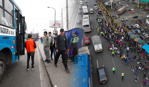 Un gremio de transportistas urbanos anunció un paro este 10 de abril en Lima y Callao. Foto: composición LR/Andina. Paro de transportistas en Lima y Callao este 10 de abril: todos los gremios y asociaciones confirmados
