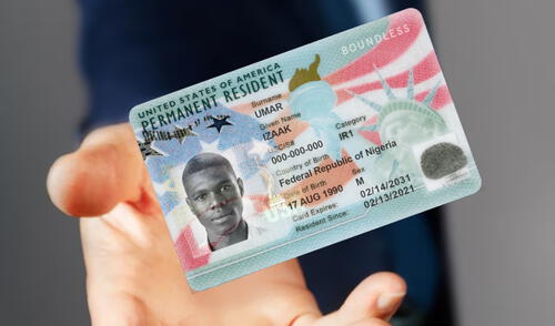 La Green Card otorga residencia permanente en EE. UU. pero conlleva responsabilidades. Foto: composición LR/DMV/CNN Green Card para inmigrantes
