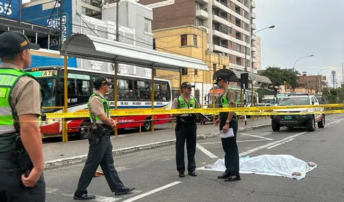Mujer de 40 años muere atropellada por combi en Breña. Foto: Dayana Huerta/LR. Mujer muere tras ser atropellada por bus en Breña cuando cruzaba la avenida Brasil