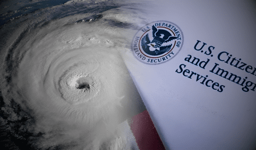 USCIS advierte que huracanes y desastres pueden retrasar trámites migratorios en Estados Unidos. Foto: composición LR/CNN USCIS advierte que huracanes y desastres pueden retrasar trámites migratorios en Estados Unidos.