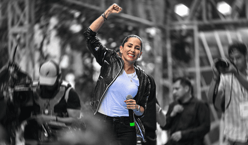 Durante su recorrido, Luisa González expuso cinco propuestas clave para el desarrollo económico en Ecuador. Foto: AFP. Durante su recorrido, Luisa González expuso cinco propuestas clave para el desarrollo económico en Ecuador. Foto: AFP.