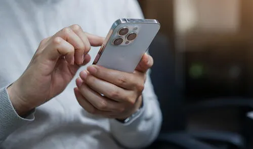 Illinois propone una ley que exigirá verificar la edad al registrar nuevos dispositivos electrónicos.