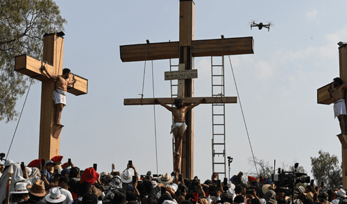 Los actores del Viacrucis en Iztapalapa convocan a miles de devotos y turistas durante la Semana Santa en México. Foto: AFP