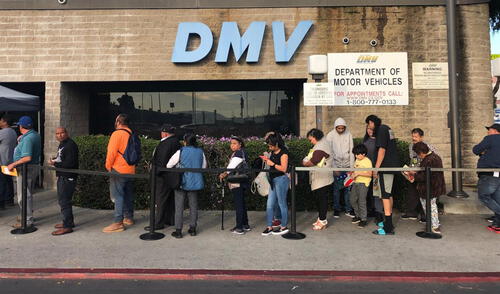Las oficinas del DMV en California que abren una hora antes ayudarán a los californianos a obtener la Real ID.