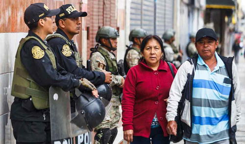 En una edición extraordinaria de el diario oficial El Peruano, el Gobierno extiende el estado de emergencia en Lima y Callao y establece restricciones para los motorizados. Foto: LR En una edición extraordinaria de el diario oficial El Peruano, el Gobierno extiende el estado de emergencia en Lima y Callao y establece restricciones para los motorizados. Foto: LR
