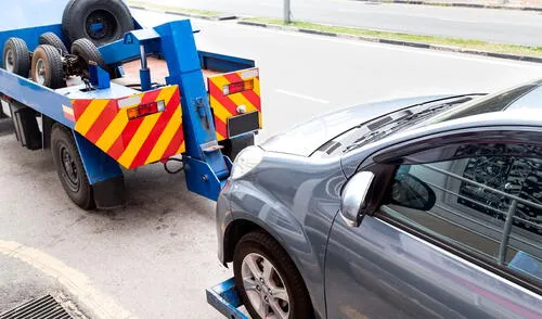 Las grúas en Florida remolcan autos principalmente por estacionamiento ilegal, obstrucción de tráfico o en espacios reservados sin permiso.