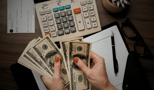 Contribuyentes en Estados Unidos tienen hasta el 15 de abril para pedir el cheque de estímulo del IRS de US$1.400. Foto: Freepik Contribuyentes en Estados Unidos tienen hasta el 15 de abril para pedir el cheque de estímulo del IRS de US$1.400.