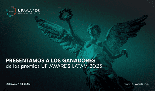 Ganadores de UF AWARDS LATAM 2025 celebran en el Traders Arena durante la iFX EXPO en Ciudad de México.