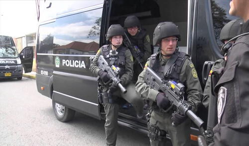 La Fiscalía les imputó a los detenidos los delitos de concierto para delinquir agravado, tráfico de migrantes y falsedad material en documento público. Foto: Policía Nacional de Colombia.