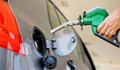 La Asociación Estadounidense del Automóvil (AAA) anuncia que el precio promedio del galón de gasolina en Florida está en descenso.