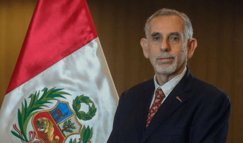 Pedro Francke, exministro de Economía y Finanzas, explica los efectos de una economía congelada por los aranceles de Donald Trump. Foto: PUCP Pedro Francke, exministro de Economía y Finanzas, explica los efectos de una economía congelada por los aranceles de Donald Trump