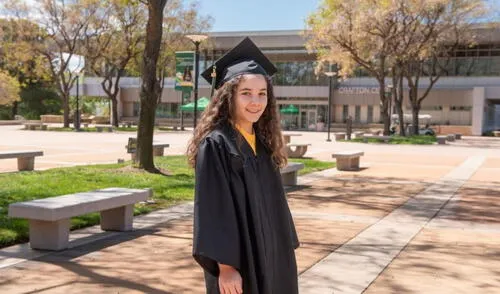 Desde los 8 años, Alisa ha superado expectativas académicas al mostrar habilidades excepcionales, como leer a los 2 años y resolver álgebra a los 5. Su sueño es estudiar ciencias de la computación en Stanford. Foto: IECN.com