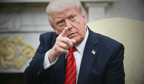 Donald Trump refuerza deportaciones: IRS comparte datos y cancelan Seguro Social a miles de inmigrantes vivos. Foto: AFP Donald Trump refuerza deportaciones: IRS comparte datos y cancelan Seguro Social a miles de inmigrantes vivos.