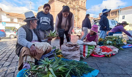 Como cada año, la feria se ubica en alrededores del mercado San Pedro. Foto: Luis Álvarez - La República. Como cada año, la feria se ubica en alrededores del mercado San Pedro. Foto: Luis Álvarez - La República.