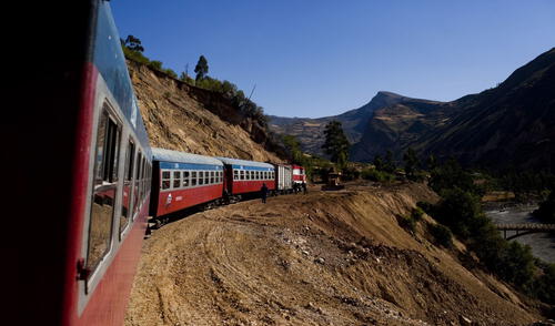 Tren Macho traslada a ciudadanos y turistas completamente gratis.