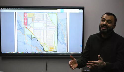 Imran Chaudhary, líder del proyecto residencial en Texas, insiste en su continuidad pese a haber recibido amenazas anónimas. Foto: AFP Imran Chaudhary, líder del proyecto residencial en Texas, insiste en su continuidad pese a haber recibido amenazas anónimas. Foto: AFP