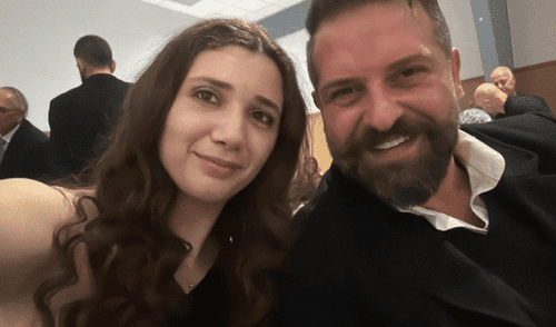 Pareja detenida sin explicación al ingresar a Estados Unidos, generando críticas por abuso de poder. Foto: CNN