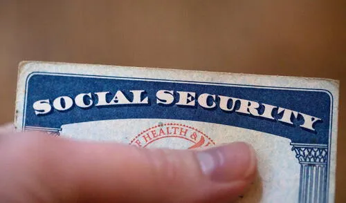 Administración del Seguro Social (SSA) anunciará un aumento en los pagos de jubilación para quienes pospongan su retiro hasta los 70 años. Foto: MassLive Administración del Seguro Social (SSA) anunciará un aumento en los pagos de jubilación para quienes pospongan su retiro hasta los 70 años.