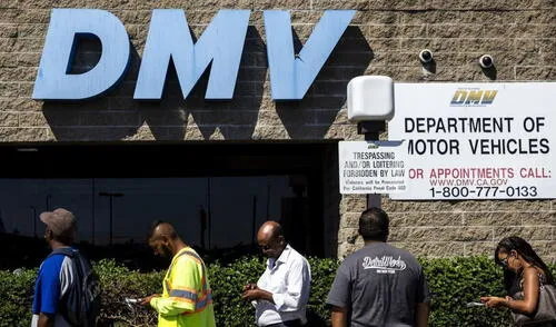 El Departamento de Vehículos Motorizados (DMV) de California ha ampliado su horario. Desde ahora, 18 oficinas abrirán a las 7 a. m. para facilitar la obtención del Real ID.