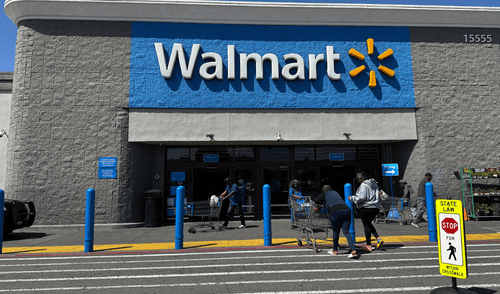 Walmart operará en su horario habitual, incluyendo servicios internos. Foto: AFP