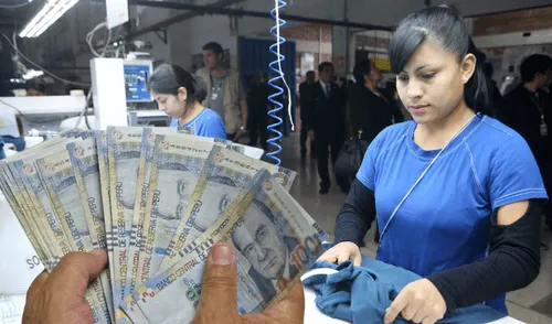 Ciudadanos en Perú podrán acceder a un subsidio económico sin límite de edad. Foto: Composición LR/Andina