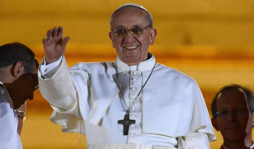 Francisco fue el primer papa en usar zapatos negros en lugar del tradicional calzado rojo pontificio. Foto: N+ ¿Cuándo asumió el papa Francisco? Esta fue la fecha en la que comenzó oficialmente su papado en el Vaticano