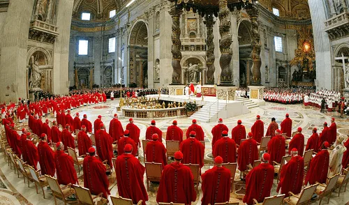 Tras la muerte del Papa Francisco, el Vaticano se prepara para un histórico cónclave donde arzobispos y cardenales elegirán al próximo líder de la Iglesia. Foto: EFE Tras la muerte del Papa Francisco, el Vaticano se prepara para un histórico cónclave donde arzobispos y cardenales elegirán al próximo líder de la Iglesia.